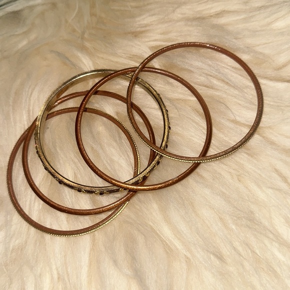 Sparkly gold bangles - Picture 5 of 8